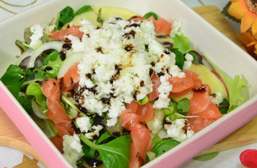 연어 모짜렐라 샐러드