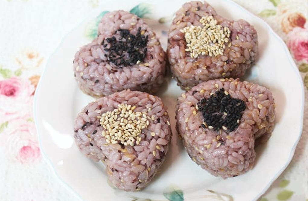 짭쪼름한 고등어 주먹밥